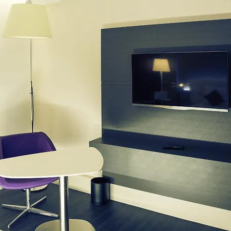 Mercure Centre Port 4*