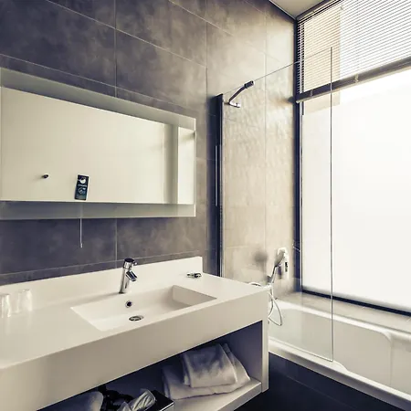 Hotel Mercure Centre Port 4*