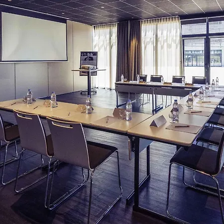 Mercure Centre Port 4*