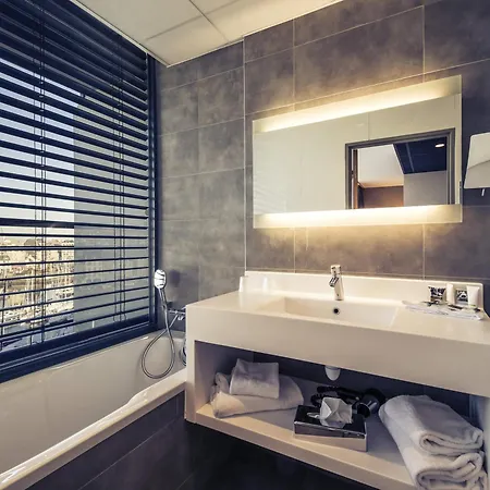Hotel Mercure Centre Port 4*