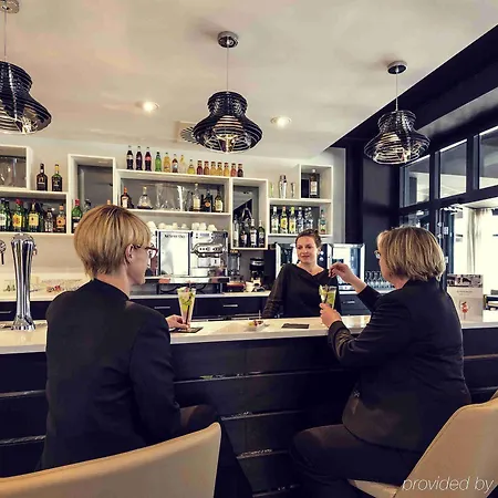 Mercure Centre Port 4*