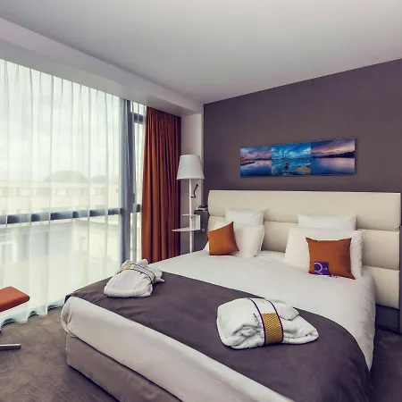 Mercure Centre Port 4*