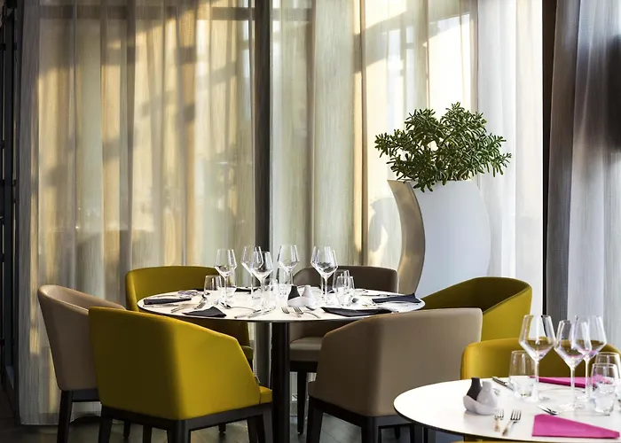 Hotel Mercure Centre Port 4*