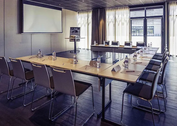 Mercure Centre Port 4*