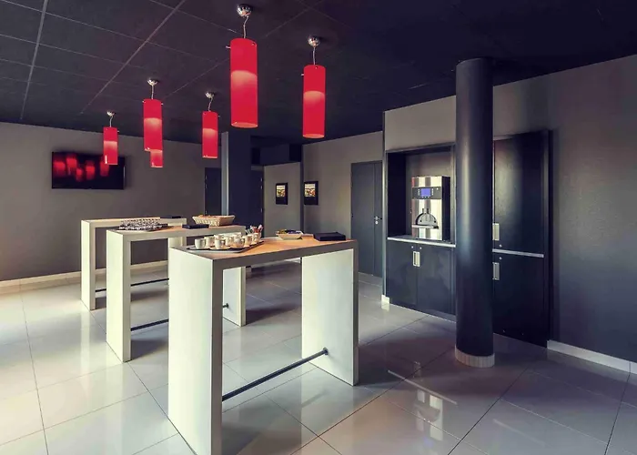 Mercure Centre Port 4*