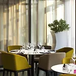 מלון Mercure Centre Port 4*