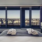 Hotel Mercure Centre Port 4*