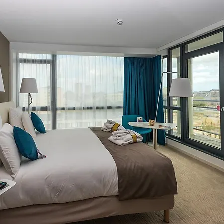 Mercure Centre Port Hotel 4*