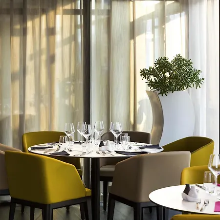 Hotel Mercure Centre Port 4*