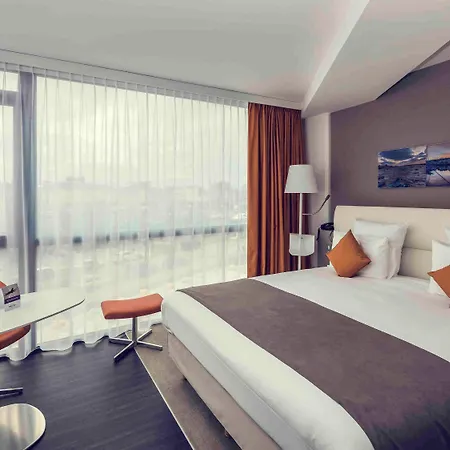 Mercure Centre Port 4*