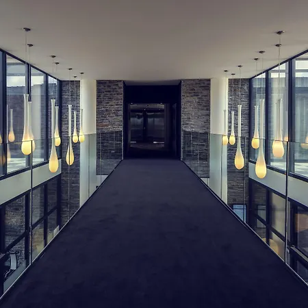 Hotel Mercure Centre Port 4*