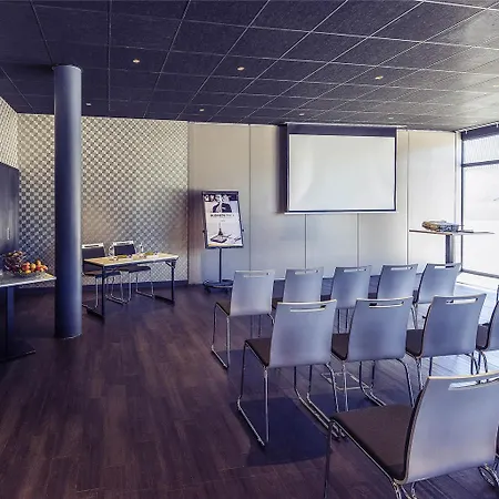Mercure Centre Port 4*