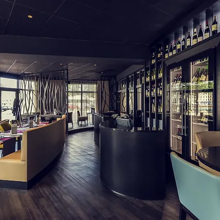 Mercure Centre Port 4*