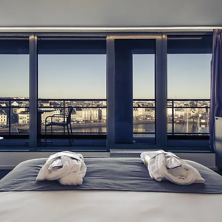 Hotel Mercure Centre Port 4*