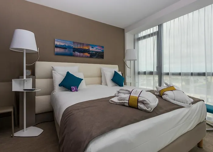 Mercure Centre Port 4*