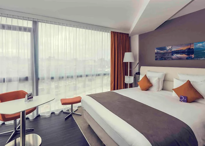 Mercure Centre Port 4*