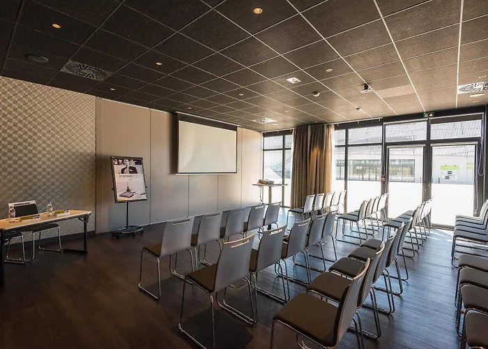 Mercure Centre Port 4*